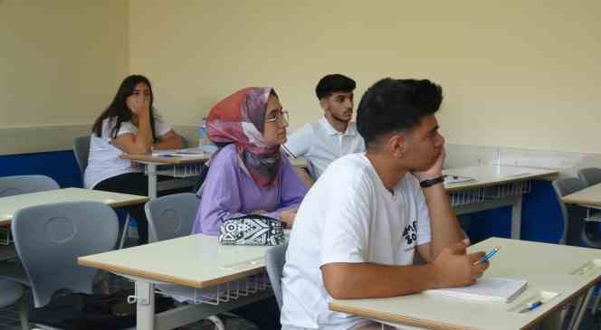 Psikoloji ve rehberlik &ouml;ğretmeninden uyarı: YKS başvuru s&uuml;recinde aile baskısına dikkat
