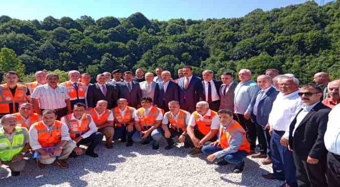 Bakan Uraloğlu, Ereğli-Devrek kara yolundaki &ccedil;alışmaları inceledi
