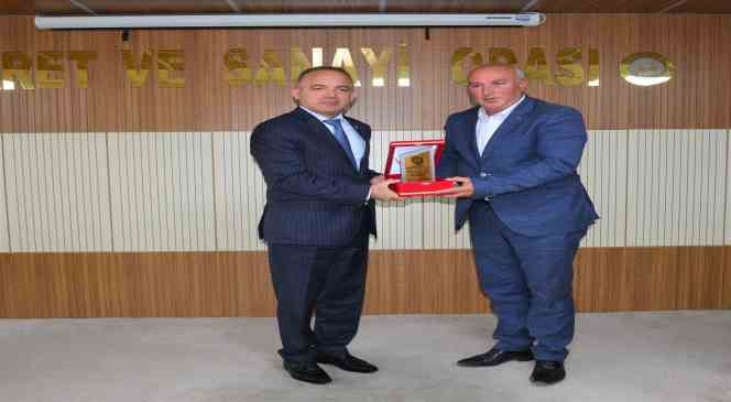 Ardahan Ticaret Odası&rsquo;ndan 30 yıllık &uuml;yelerine plaket
