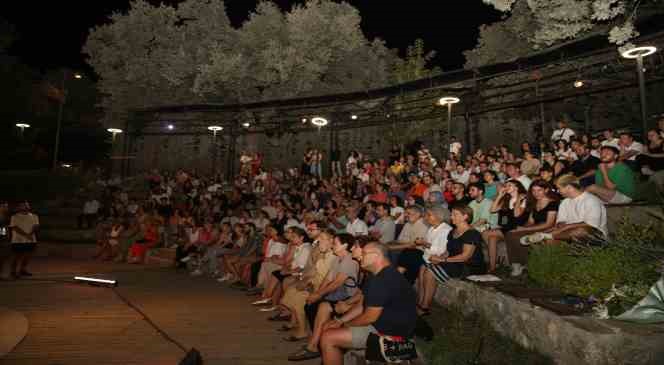 Nil&uuml;fer&rsquo;de gen&ccedil;ler ilk oyunlarında yıldızlaştı
