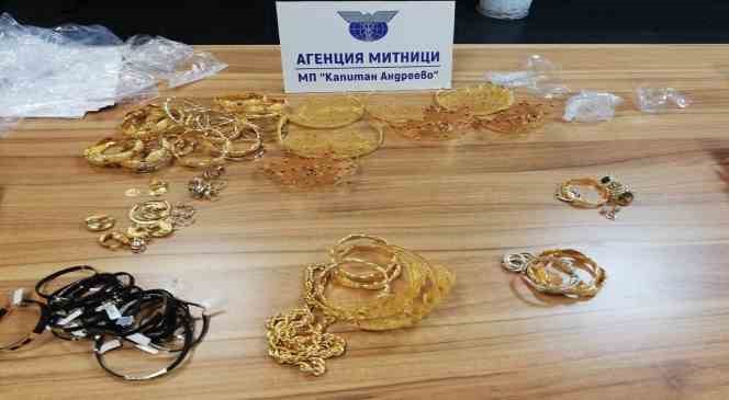 T&uuml;rkiye&rsquo;den giden 2 milyon 600 bin TL değerindeki ka&ccedil;ak altın komşuya takıldı
