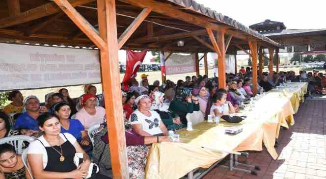 Vali Erg&uuml;n, Uşak Cemevinde aşure etkinliğine katıldı
