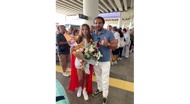 İzmirli Parla s&ouml;rfte tarih yazdı
