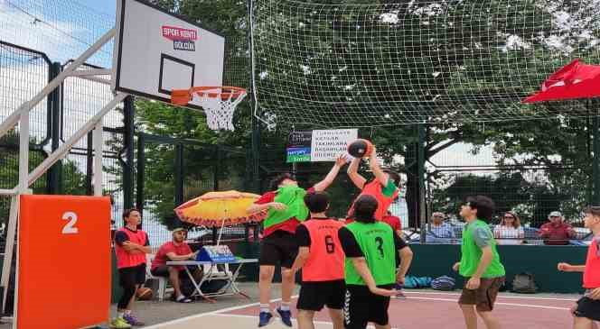 Gölcük Sahili’nde heyecan sırası sokak basketbolunda