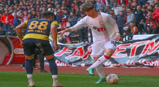 Eskişehirsporlu Eren Altıntaş, Alanyaspor&rsquo;a transfer oldu
