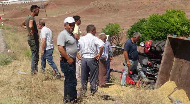 Arpa ve buğdayları satmaya giderken traktörün altında can verdi
