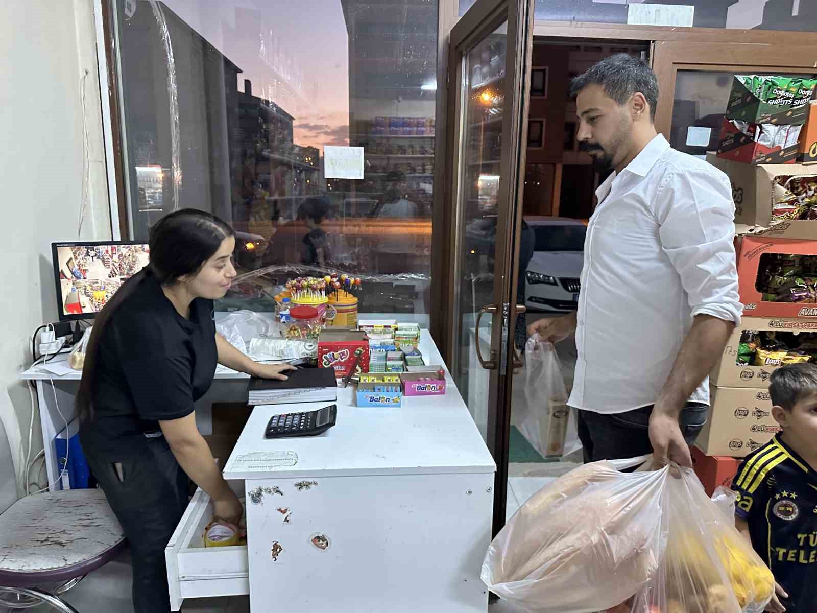 Gündüz antrenör, akşam esnaf