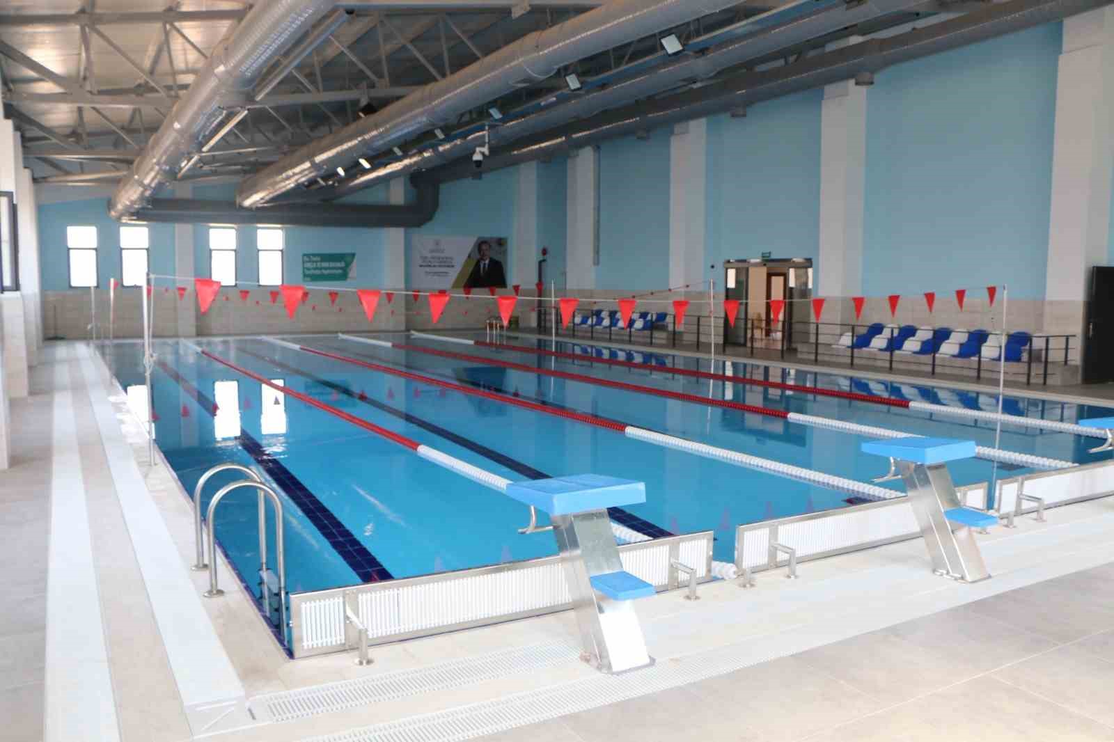 Kurtalan&rsquo;da yarı olimpik y&uuml;zme havuzu a&ccedil;ıldı

