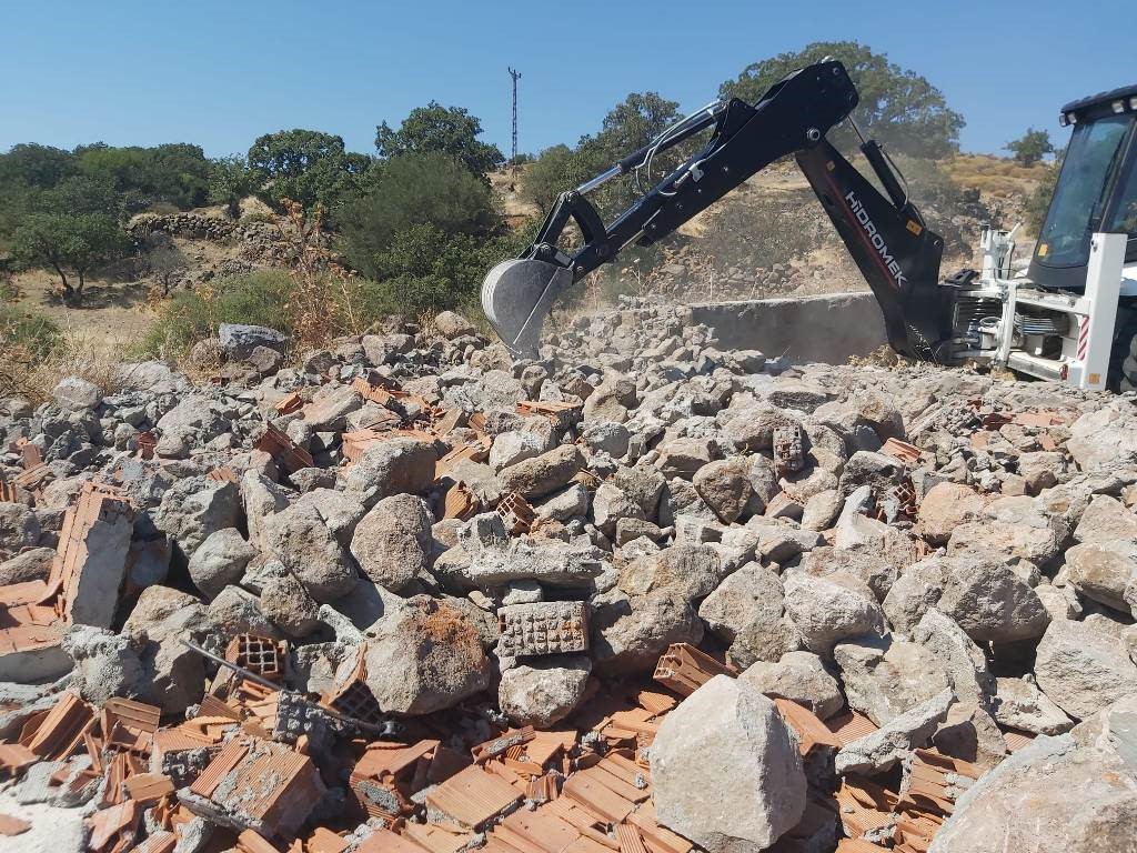 Ayvacık’ta kaçak yapılara geçit yok