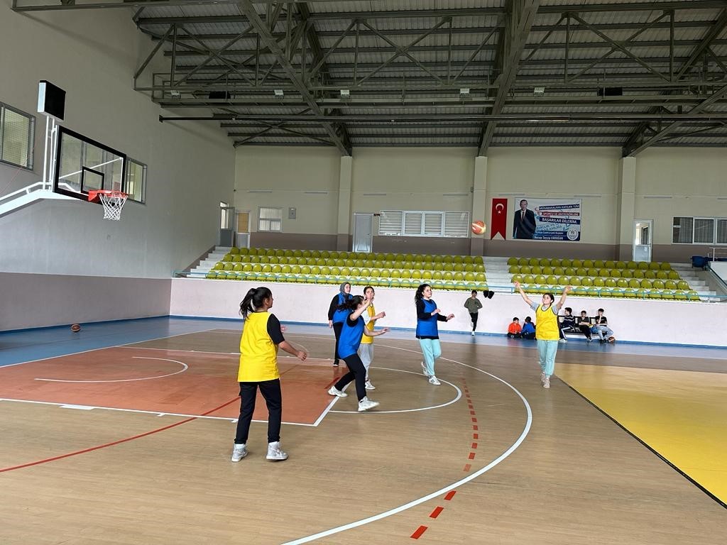 Kağızman’da ‘Sokaklar Bizim’ Basketbol Turnuvası renkli görüntülere sahne oldu