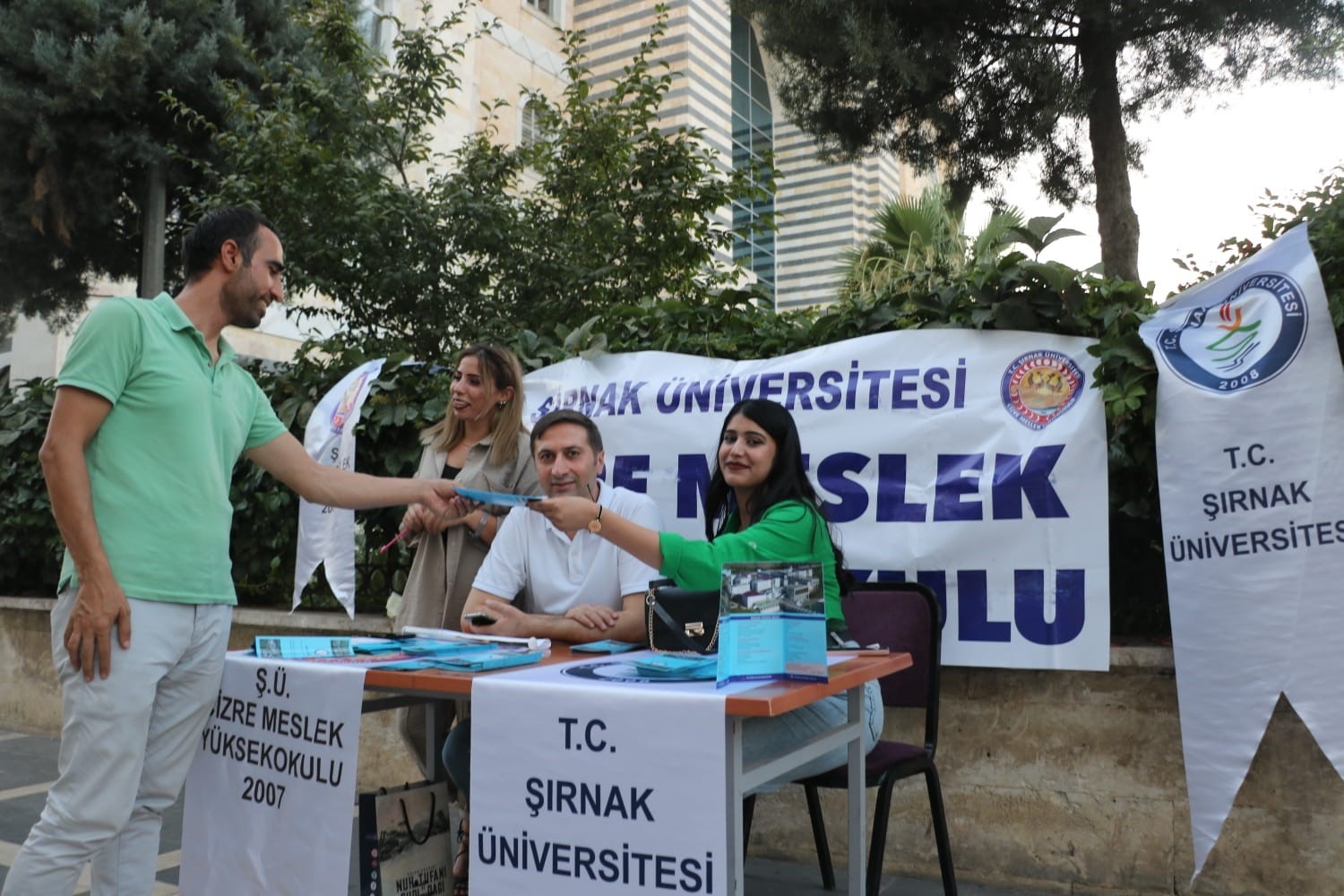 Şırnak Üniversitesi Cizre’de öğrenciler için tanıtım standı kurdu