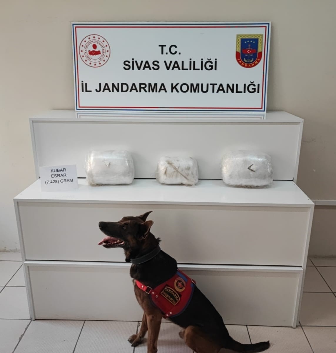 'Raket' tepki verdi, 7 kilo 428 gram esrar ele geçirildi