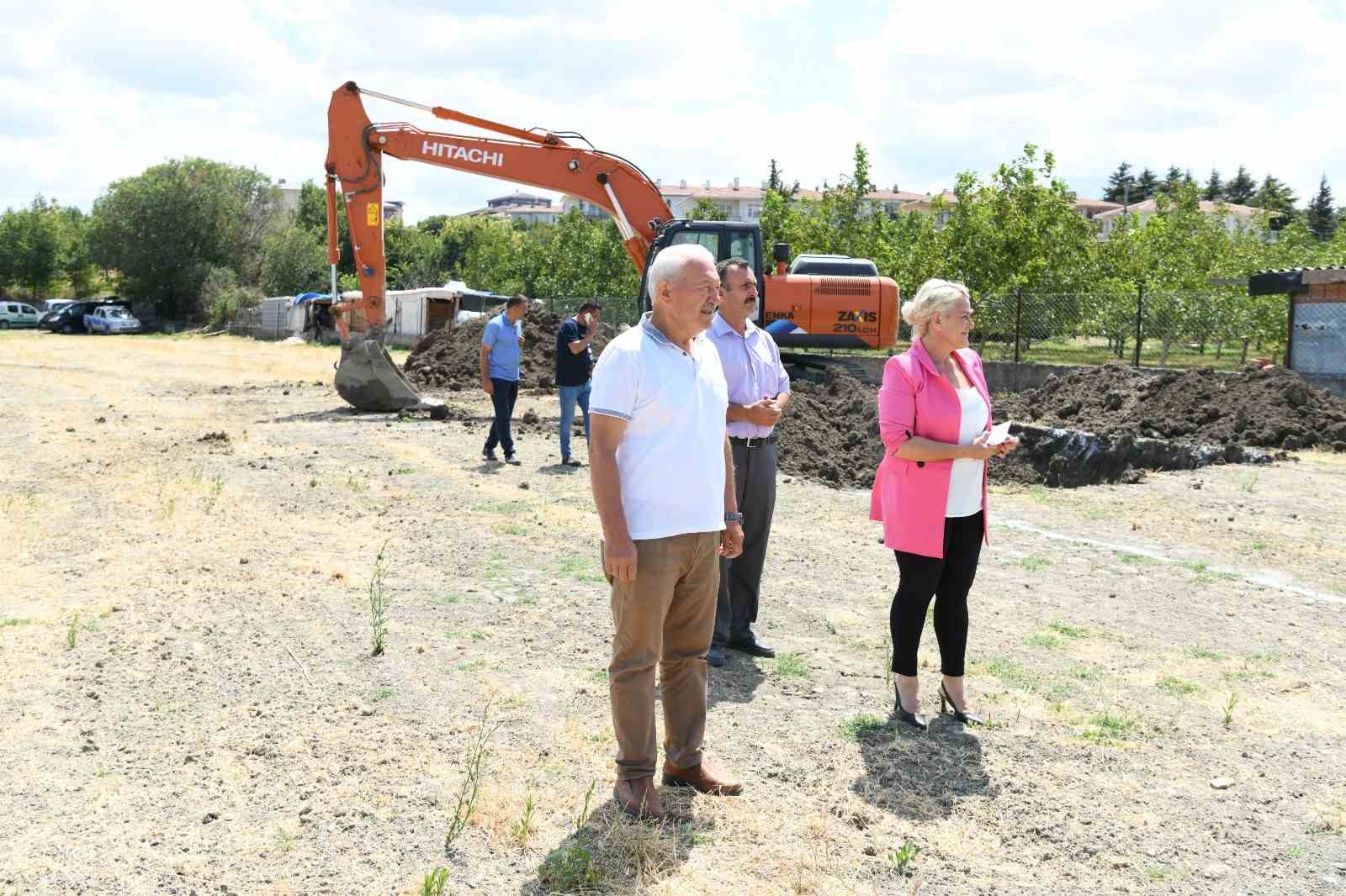 Lapseki Belediyesi kapalı ve a&ccedil;ık d&uuml;ğ&uuml;n salonunun temeli atıldı
