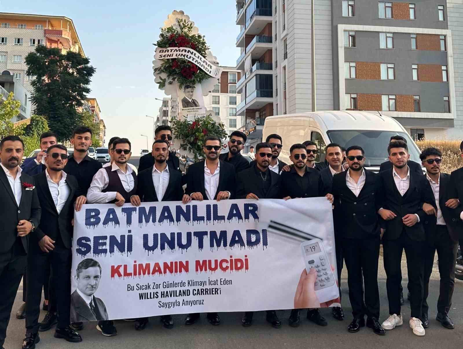 Batmanlılar takım elbise giyip klimanın kaşifini andı