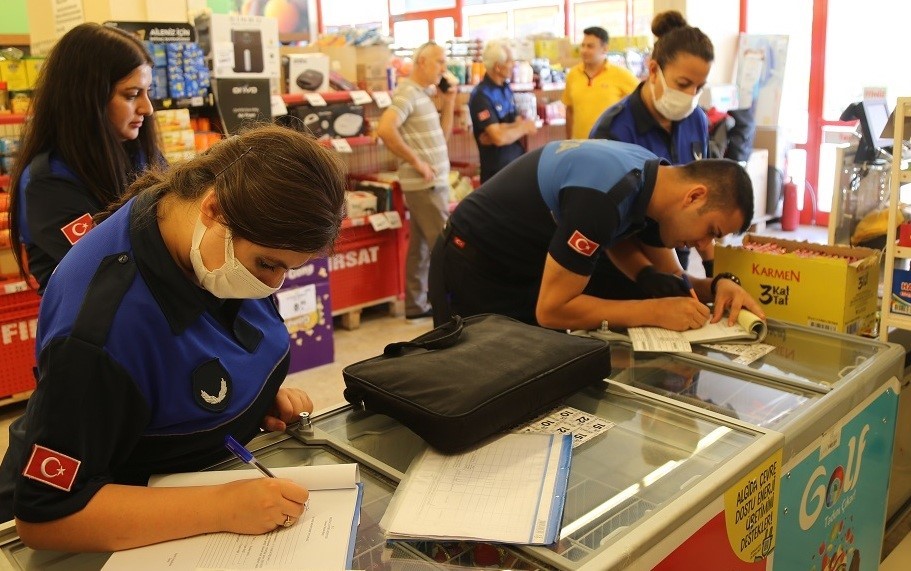 Zabıtadan marketlere ekmek gramaj denetimi