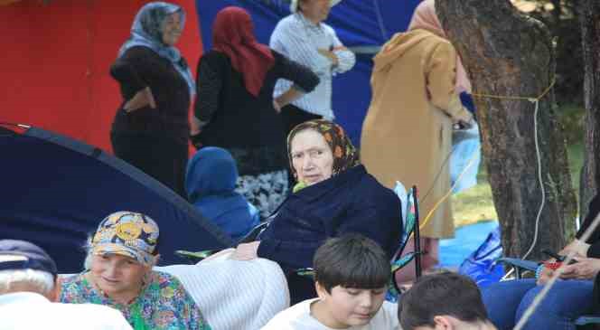 Y&uuml;zlerce insanın katıldığı Gevrek Festivalinde horonun muhteşem uyumu havadan g&ouml;r&uuml;nt&uuml;lendi
