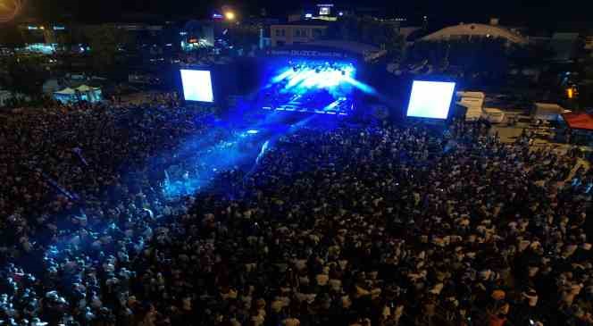 Bilal Sonses&rsquo;ten muhteşem sahne
