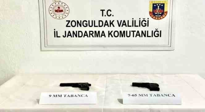 Arama yapılan araçtan 2 adet ruhsatsız tabanca çıktı
