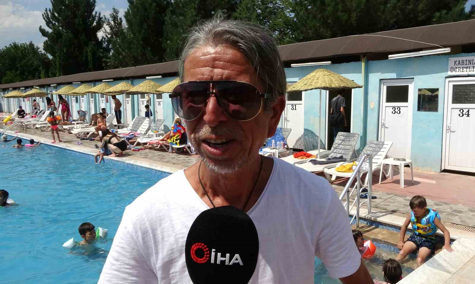 (&Ouml;ZEL) Sıcaktan bunalan vatandaşlar termal havuzlara koşuyor
