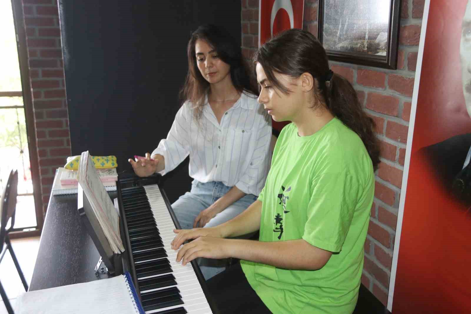 Ak&ccedil;aabat&rsquo;ta sanat akademisi a&ccedil;ıldı

