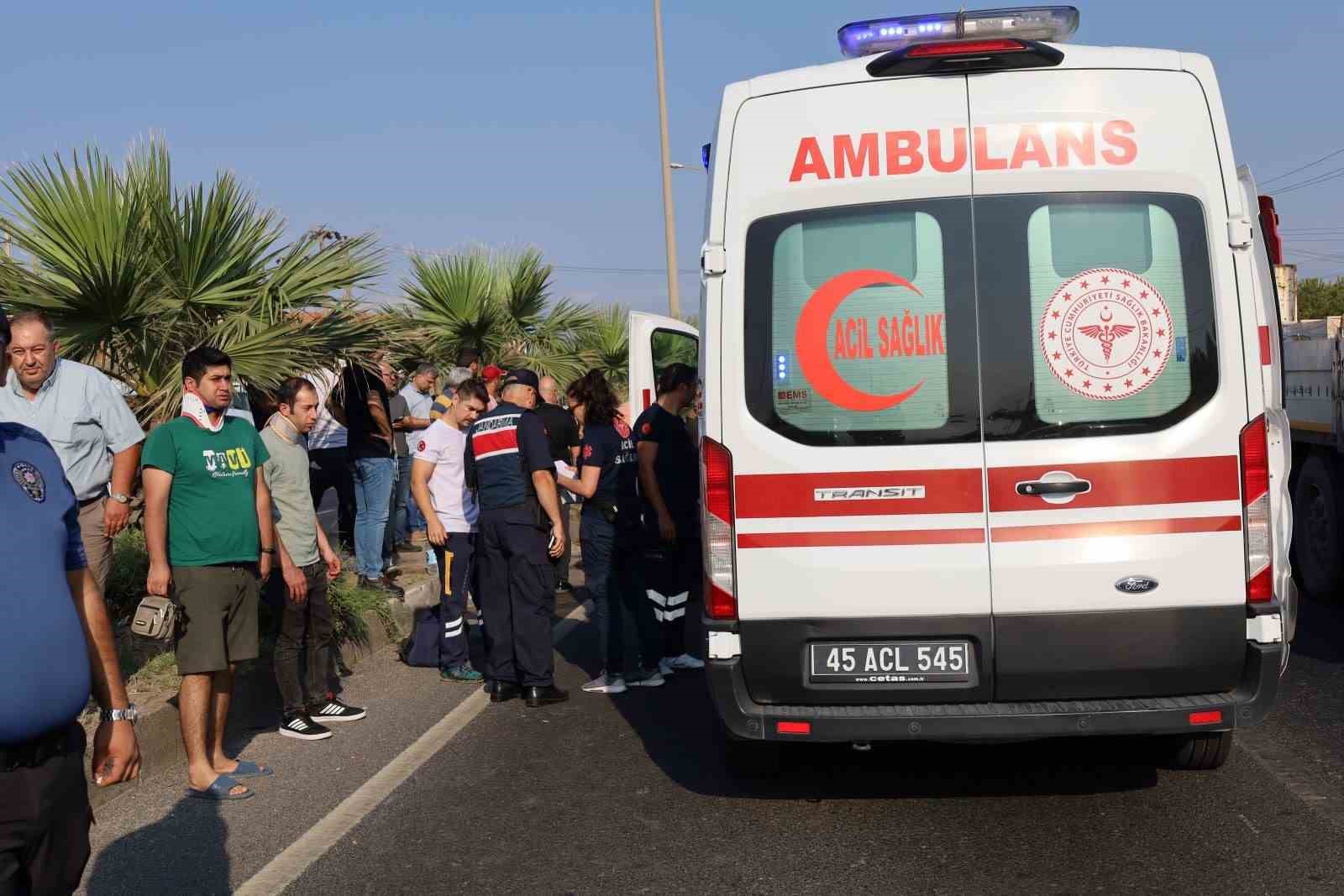 Turgutlu’da işçi servisi devrildi: 20 işçi yaralandı