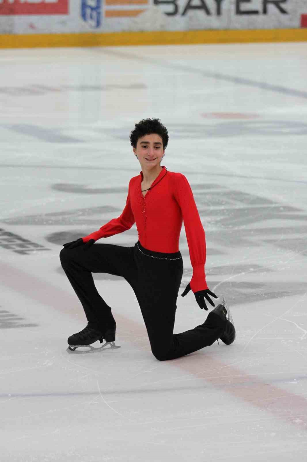 5 yaşında başladığı artistik buz pateni sporunda t&uuml;m imkansızlıklara rağmen başarıya koşuyor
