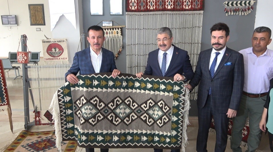 Osmaniye’de yöresel kilim dokuma sergisi
