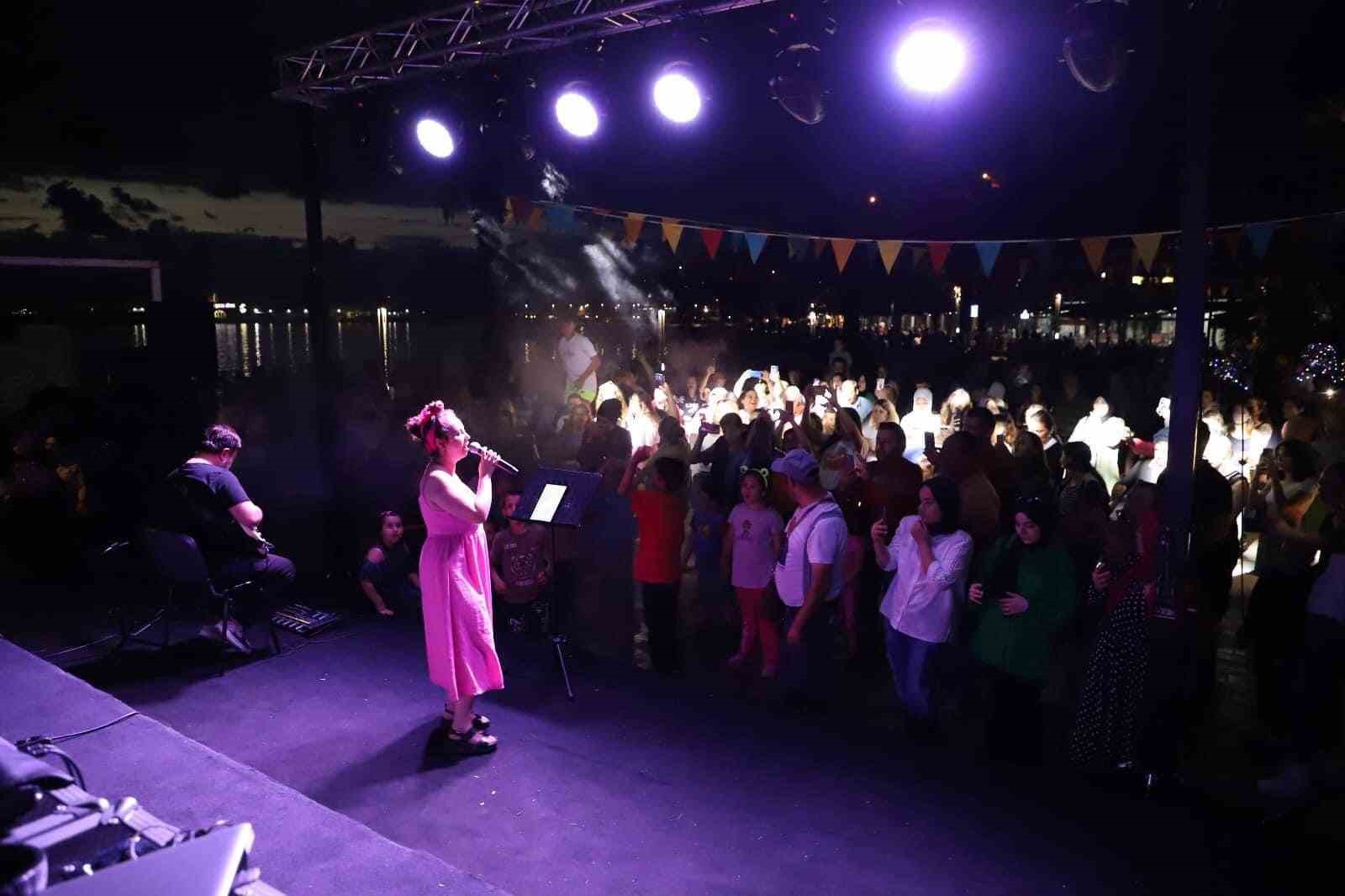Sahil konserleri yoğun katılım altında başladı
