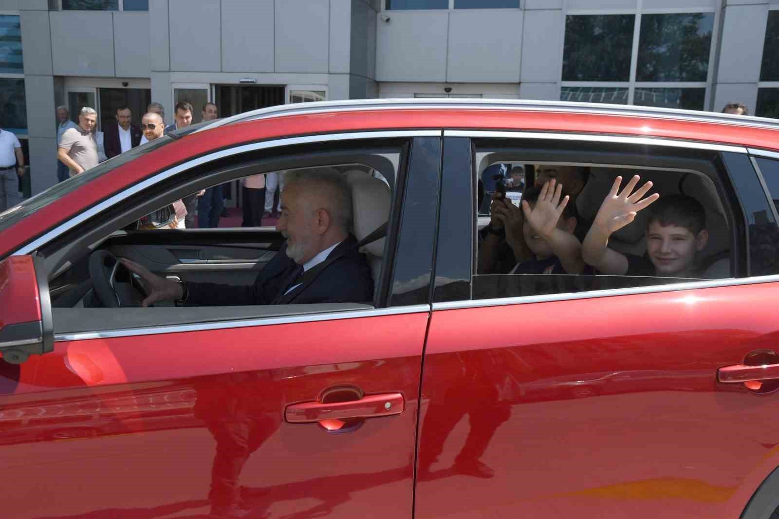 Isparta’da çocuklar Togg deneyimini Başkan Başdeğirmen’le yaşadı
