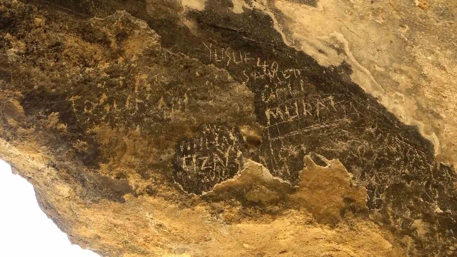 G&uuml;m&uuml;şhane&rsquo;nin S&uuml;mela&rsquo;sı &Ccedil;akırkaya Manastırı ilgisizlik nedeniyle kuşlara yuva oldu
