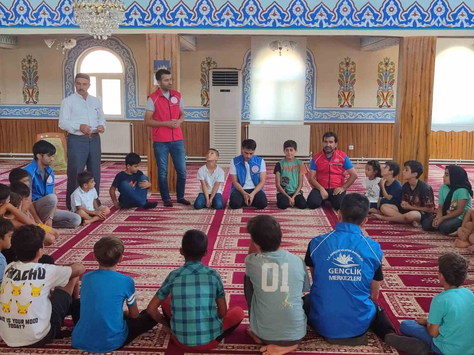 Bingöl’de  gençler, Kur’an kursu öğrencileriyle bir araya geldi