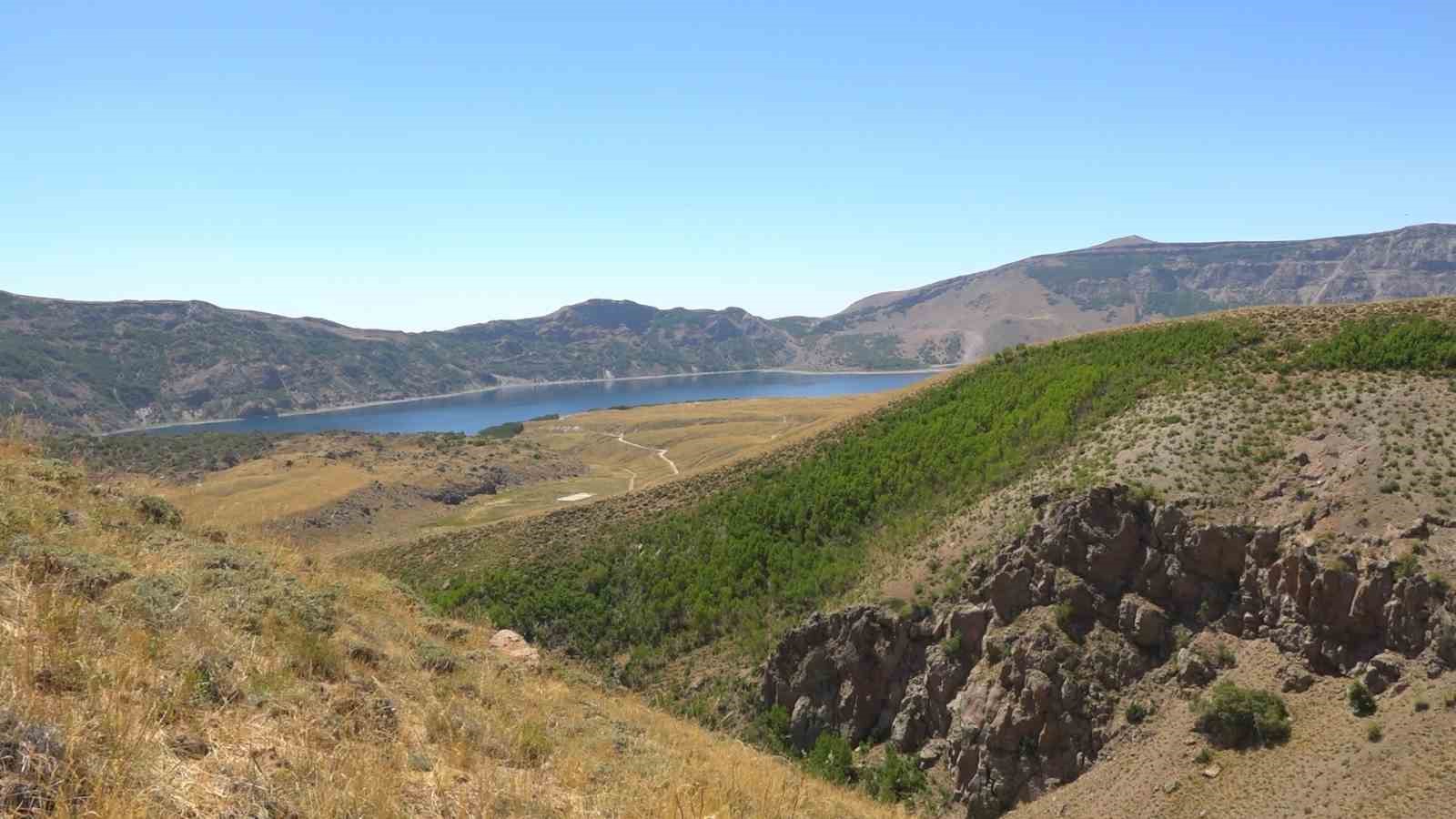 Nemrut kalderasının eşsiz doğası g&ouml;rsel ş&ouml;len oluşturuyor
