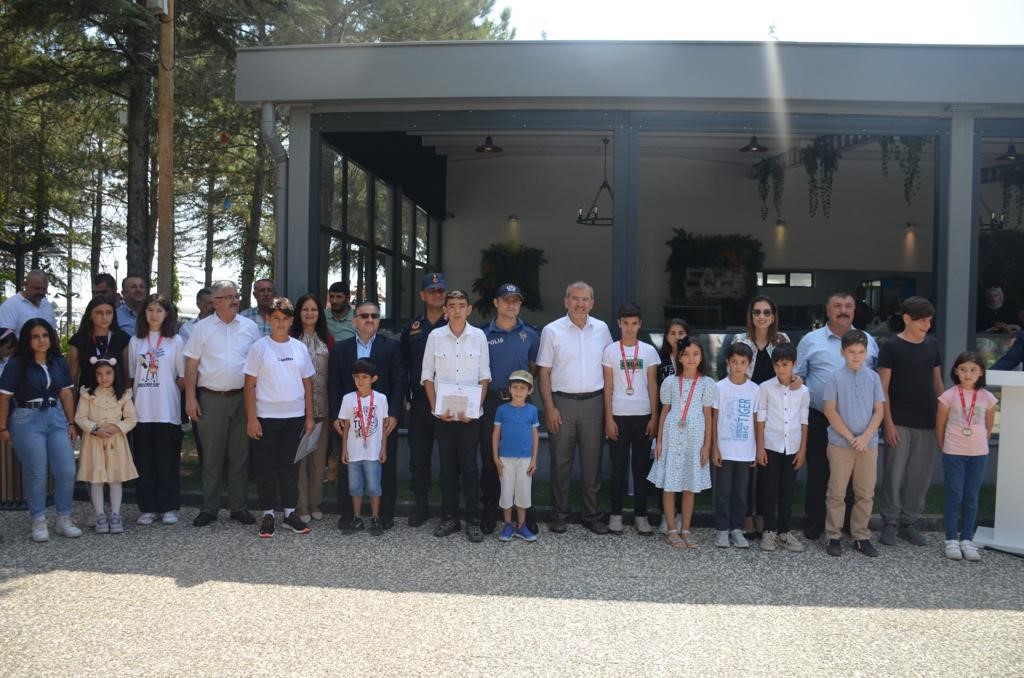 Beylikova Yaz Kur’an Kursları’na katılan öğrencilere ödül verildi