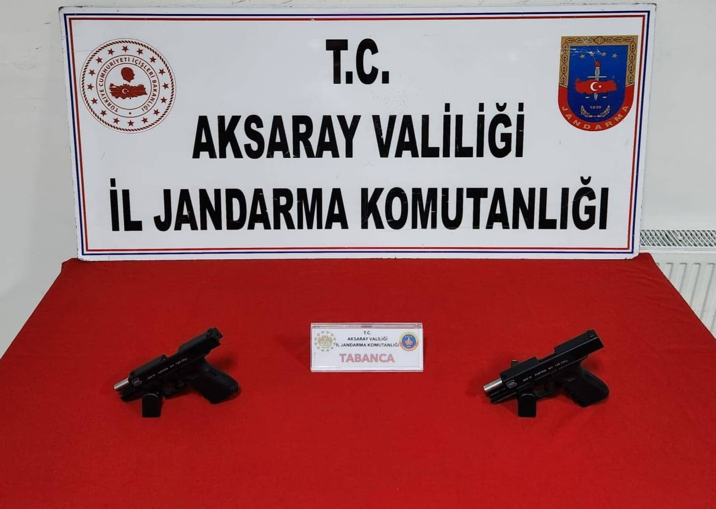 Havaya ateş a&ccedil;an ş&uuml;pheli 2 tabancayla su&ccedil;&uuml;st&uuml; yakalandı
