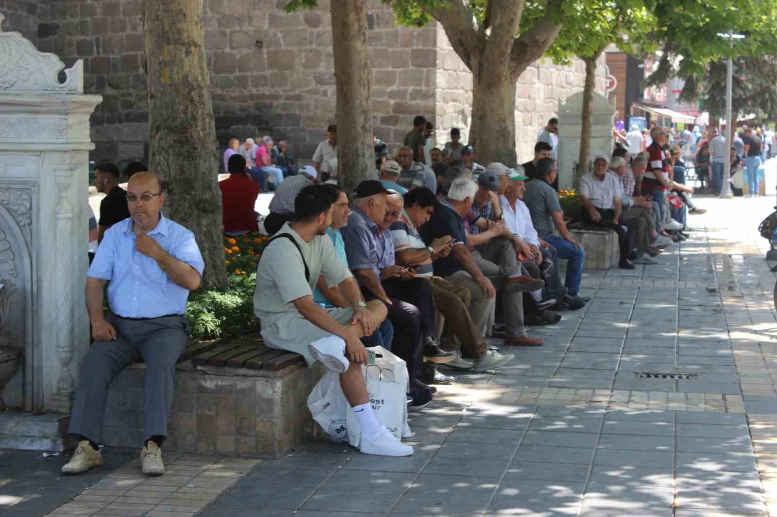 Kayseri&rsquo;de bu iki g&uuml;ne dikkat: Sıcaklık rekoru kırılabilir
