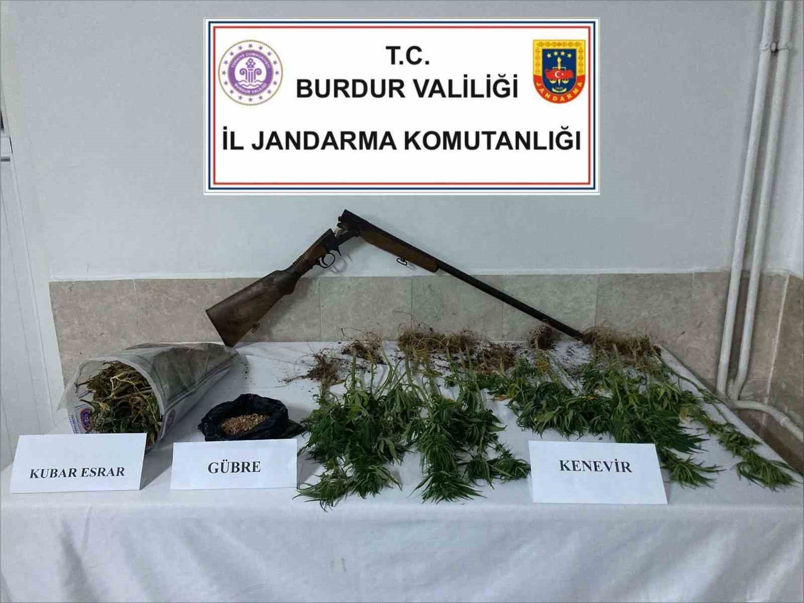 Burdur’da çok miktarda uyuşturucu madde ele geçirildi.