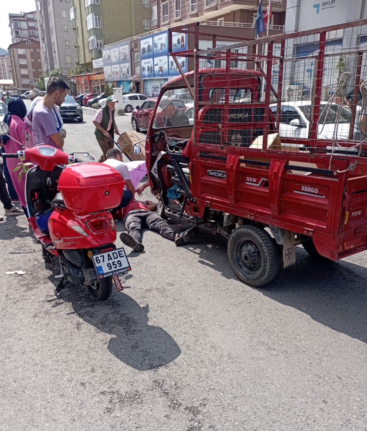 Pikap ile motosiklet &ccedil;arpıştı: 1 yaralı
