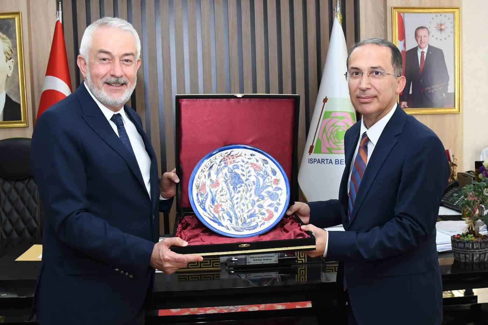 Başkan Başdeğirmen:" Üniversiteler insan ve bilgi fabrikası"