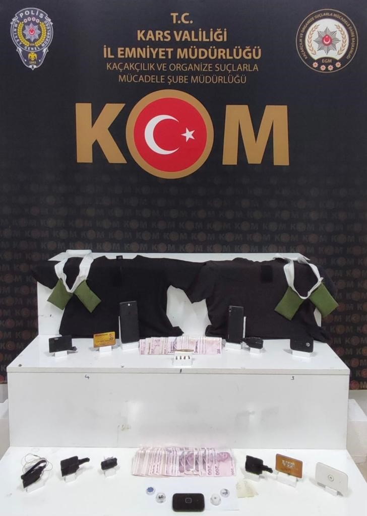 Kars&rsquo;ta s&uuml;r&uuml;c&uuml; kursu sınavına polisten operasyon

