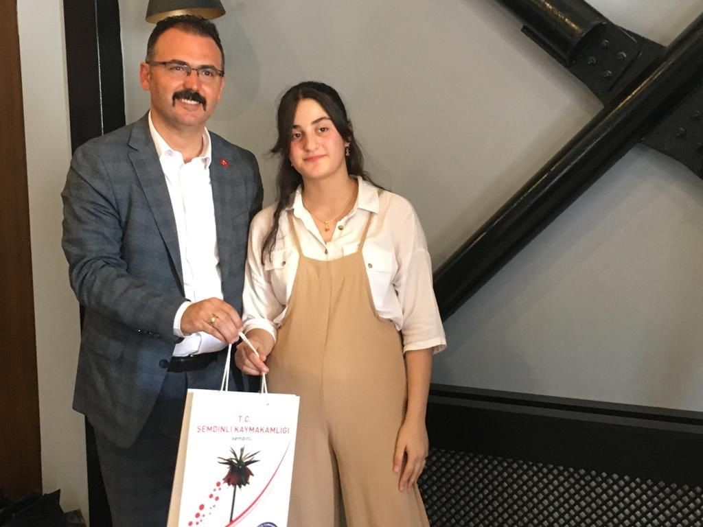 Şemdinli’de başarılı öğrenciler ödüllendirildi