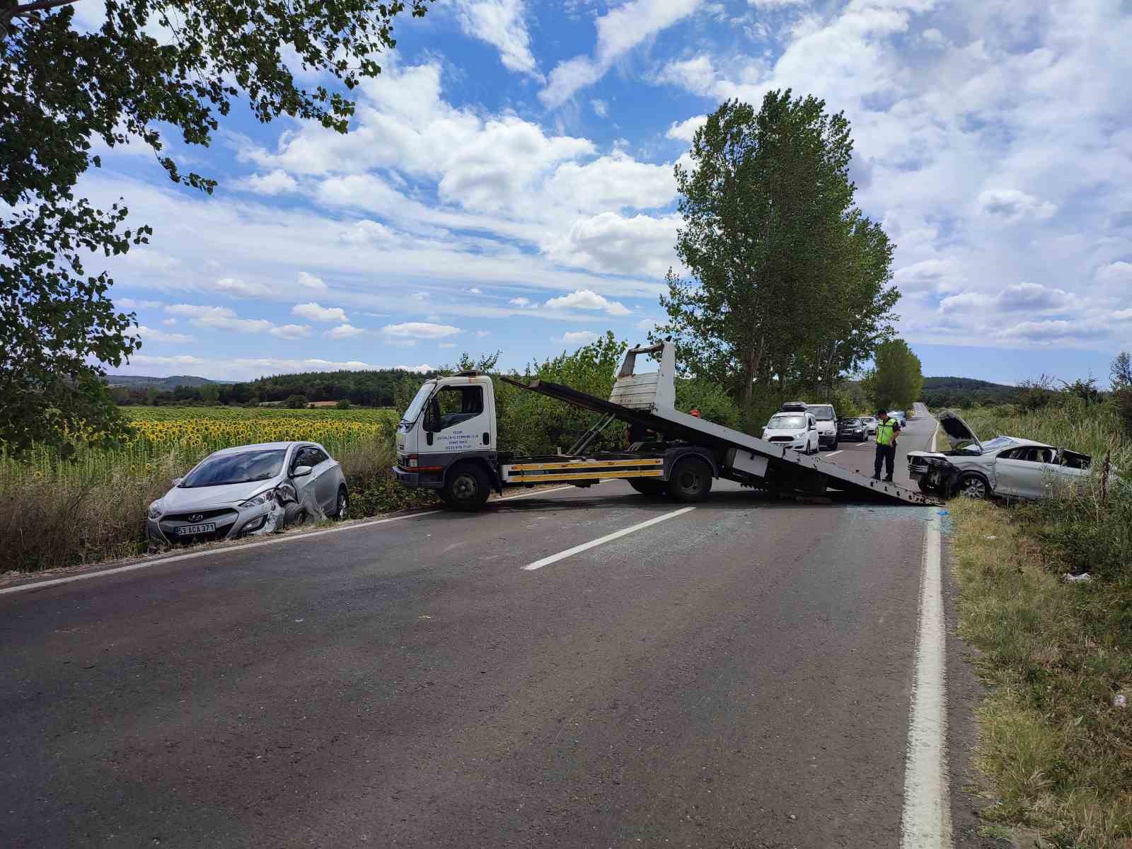 Keşan’da zincirleme trafik kazasında 4 kişi yaralandı