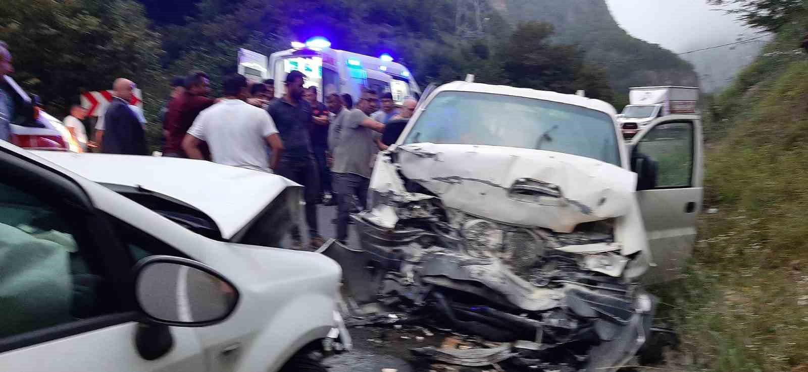 Araklı&rsquo;da trafik kazası: 5 yaralı
