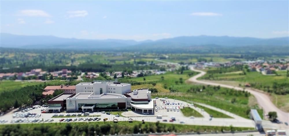 Gediz Devlet Hastanesinde 2 yeni uzman doktor hasta kabul&uuml;ne başladı
