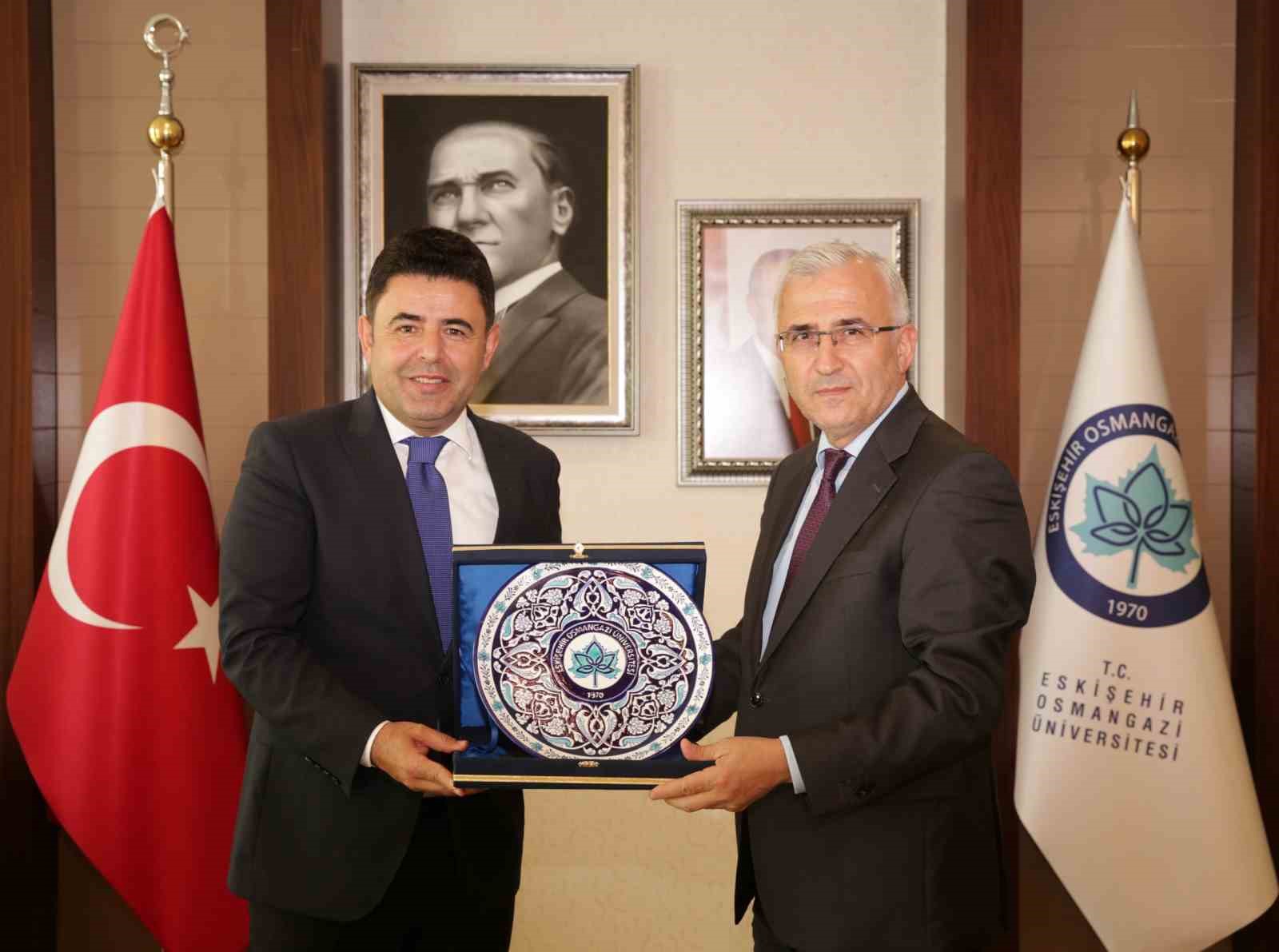 Ulaştırma ve Altyapı Bakan Yardımcısı Osman Boyraz&rsquo;dan ESOG&Uuml; Rekt&ouml;r&uuml; Prof. Dr. Kamil &Ccedil;olak&rsquo;a ziyaret
