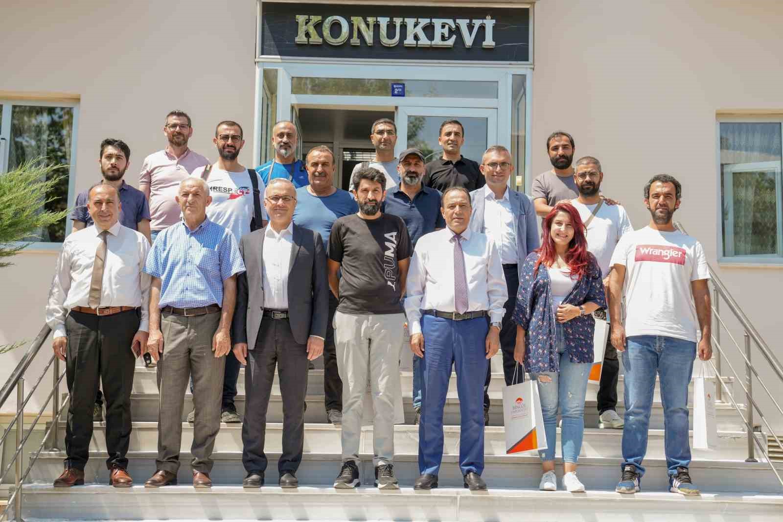 Bing&ouml;l &Uuml;niversitesi Rekt&ouml;r&uuml; &Ccedil;apak: &ldquo;5 binin &uuml;zerinde yabancı &ouml;ğrencinin Bing&ouml;l &Uuml;niversitesi&rsquo;ne m&uuml;racaatı var&rdquo;
