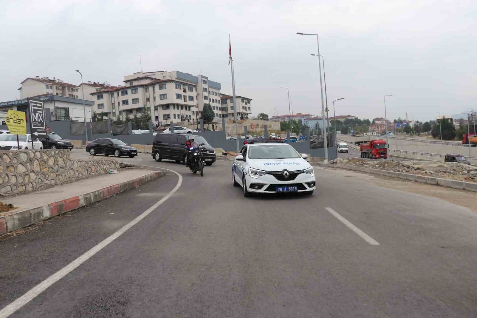 Erzurum&rsquo;a atanan emniyet m&uuml;d&uuml;r&uuml; alkışlarla ve konvoyla uğurlandı
