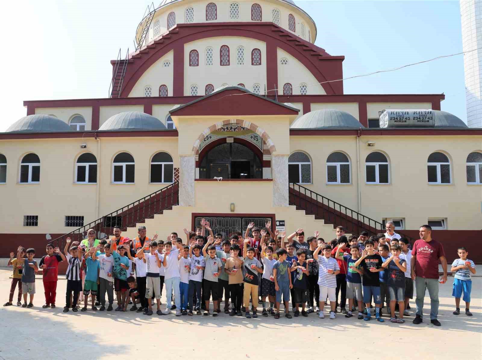 Kur’an kursu öğrencilerine dondurma sürprizi