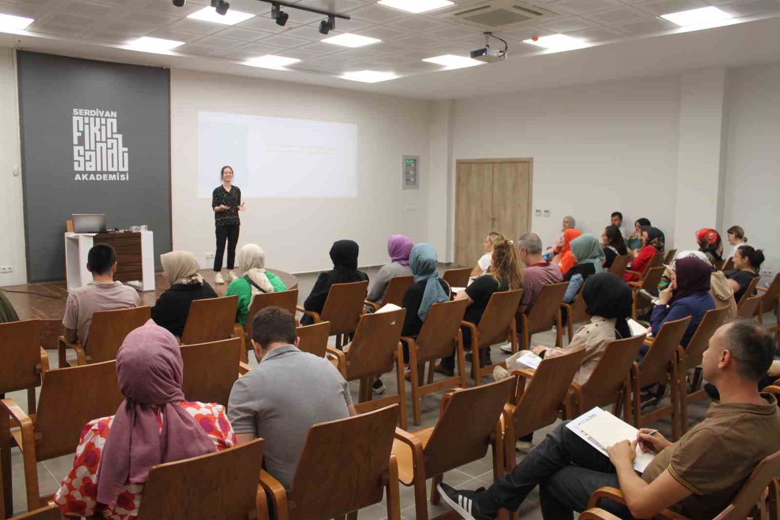 Serdivan’da bilinçli aile seminerlerine büyük ilgi