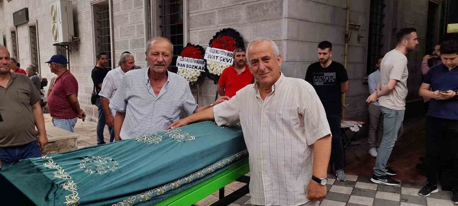 Beden eğitim &ouml;ğretmeni defnedildi
