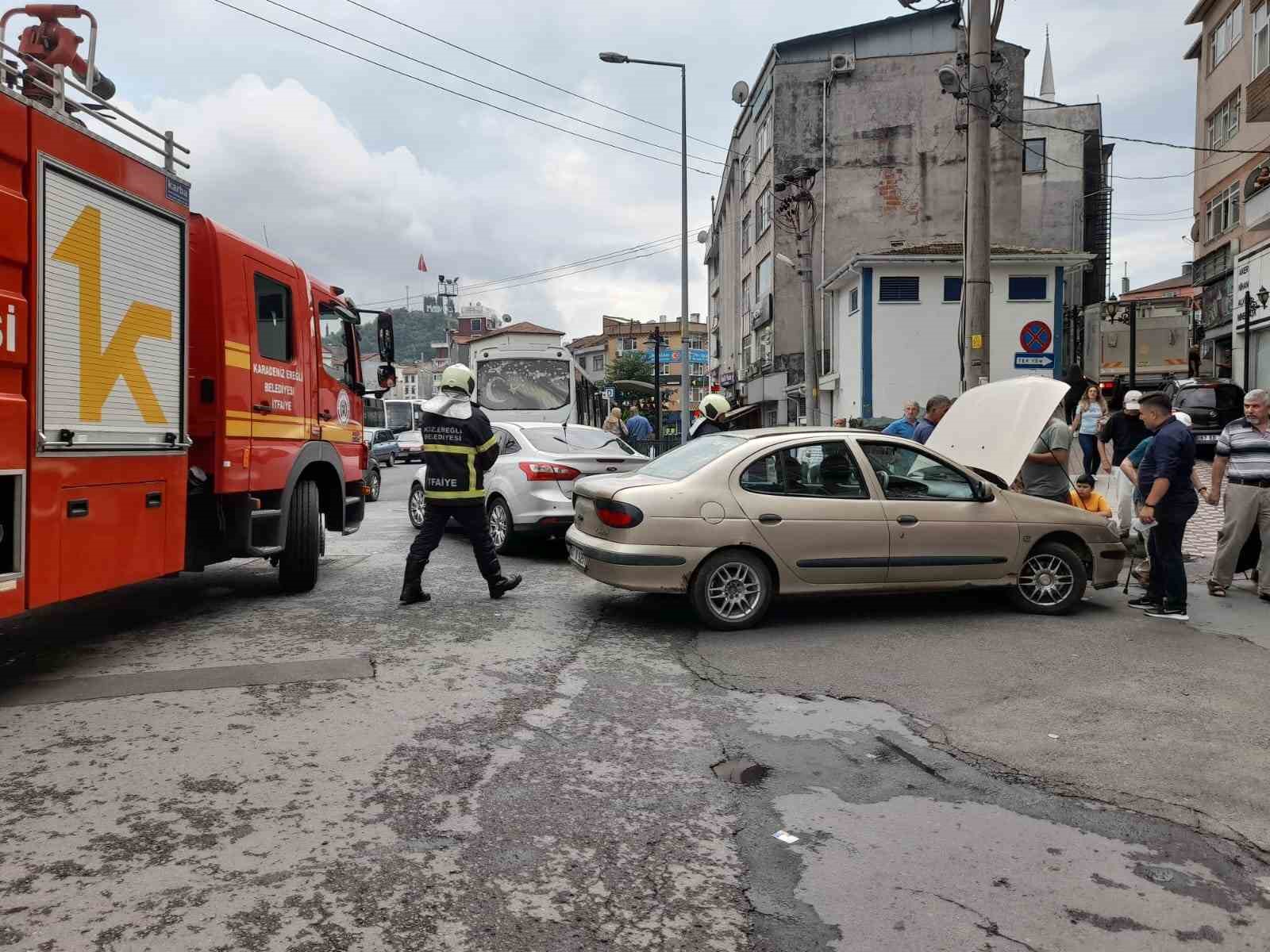 Araçtan çıkan dumanlar paniğe neden oldu